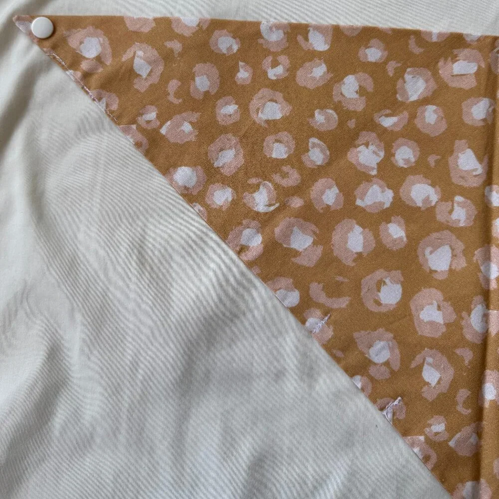 NWT Loic by Design Leopard Pattern Dog Bandana, Brown, White, + Pink, Size L